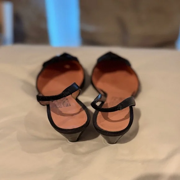 Salvatore Ferragamo slingback with bow. - Picture 4 of 5